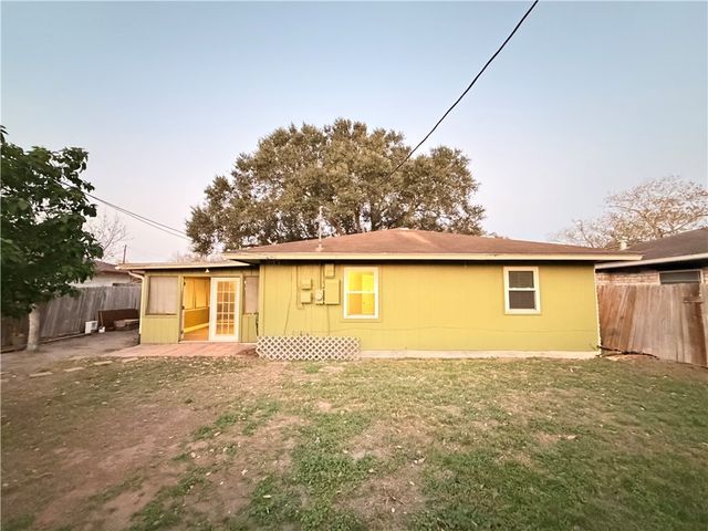 11101 Mulholland Dr, Corpus Christi, TX 78410