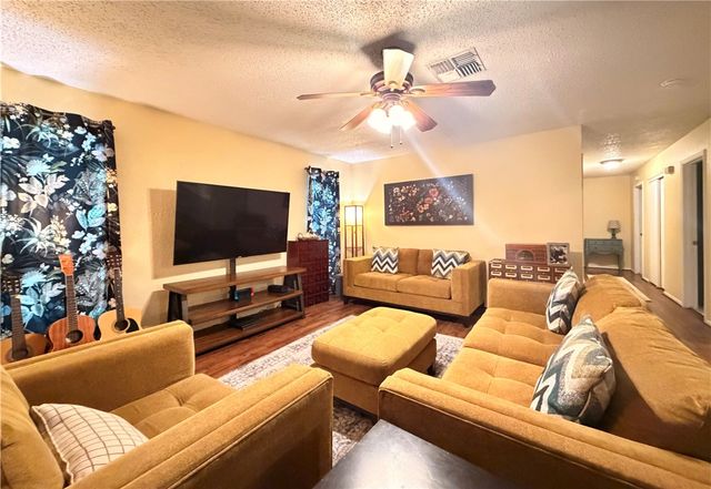 11101 Mulholland Dr, Corpus Christi, TX 78410