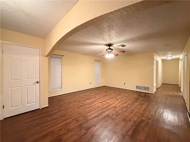 11101 Mulholland Dr, Corpus Christi, TX 78410