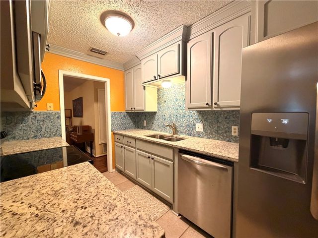 11101 Mulholland Dr, Corpus Christi, TX 78410