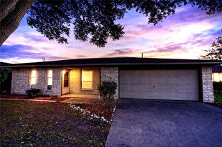 11101 Mulholland Dr, Corpus Christi, TX 78410