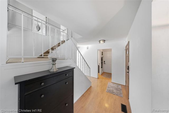 44035 Westminister Way, Canton, MI 48187