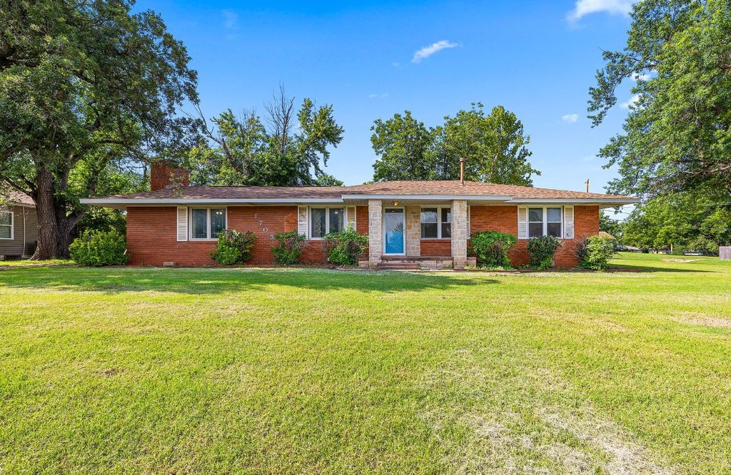 1705 E Oklahoma Avenue, Guthrie, OK 73044