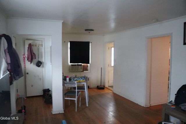 1 Holmes Court, Albany, NY 12209