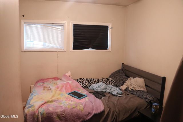 1 Holmes Court, Albany, NY 12209