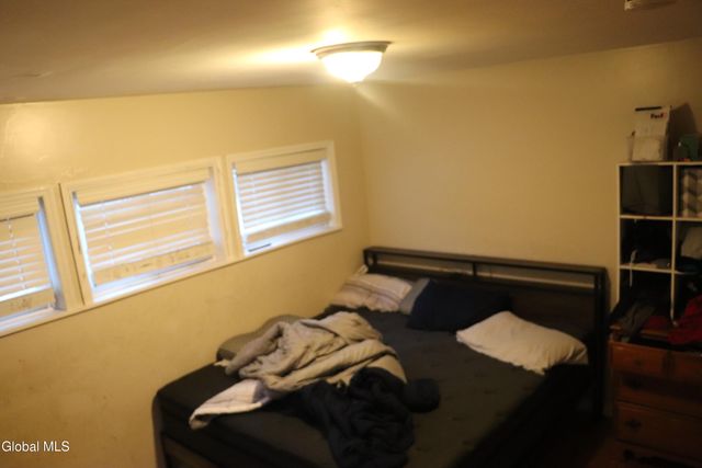 1 Holmes Court, Albany, NY 12209