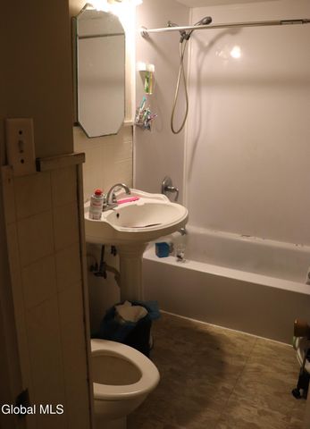 1 Holmes Court, Albany, NY 12209