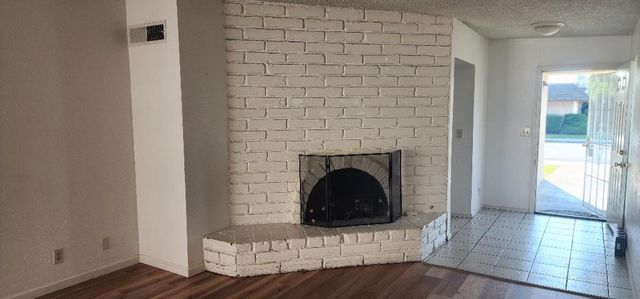 593 W Alamos Avenue, Clovis, CA 93612