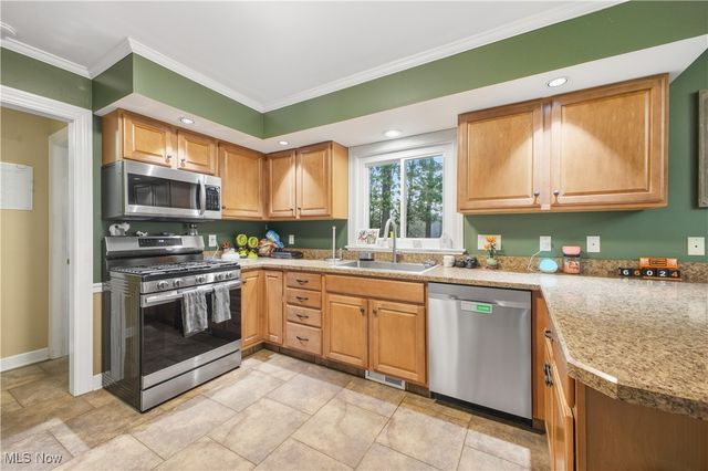 1738 Island Drive, Poland, OH 44514