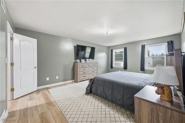 1738 Island Drive, Poland, OH 44514