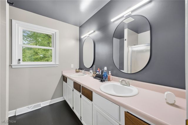 1738 Island Drive, Poland, OH 44514