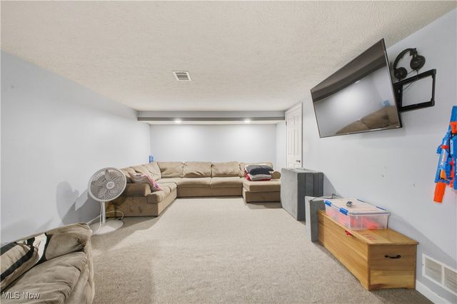 1738 Island Drive, Poland, OH 44514