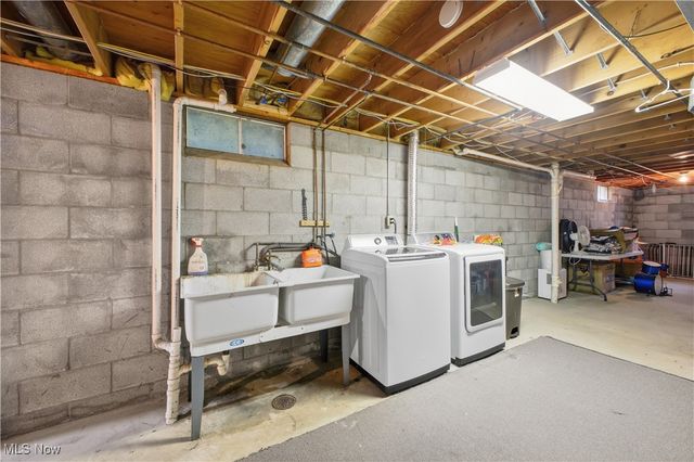 1738 Island Drive, Poland, OH 44514