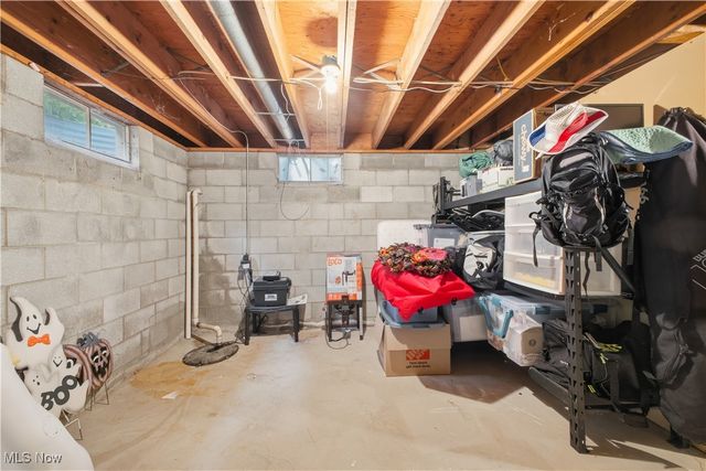 1738 Island Drive, Poland, OH 44514