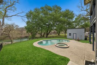 54 S Hampton Dr, Seguin, TX 78155