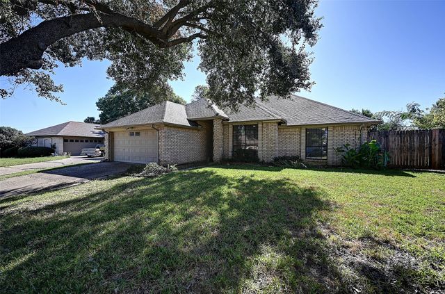 8208 Willow Glen Court, Fort Worth, TX 76134