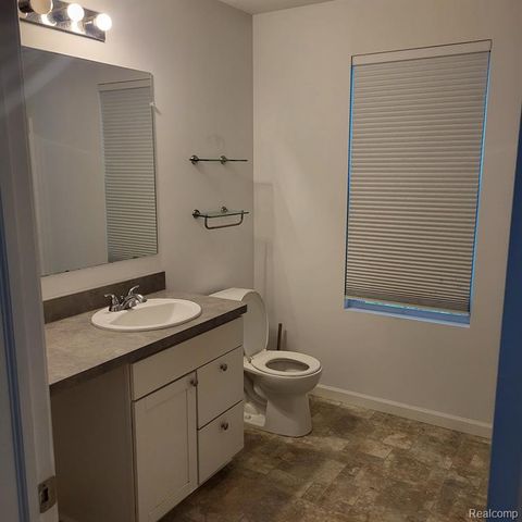 33520 Birchlawn, Westland, MI 48185