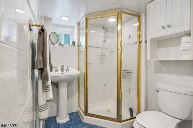 195 E Passaic Ave, Bloomfield Twp., NJ 07003