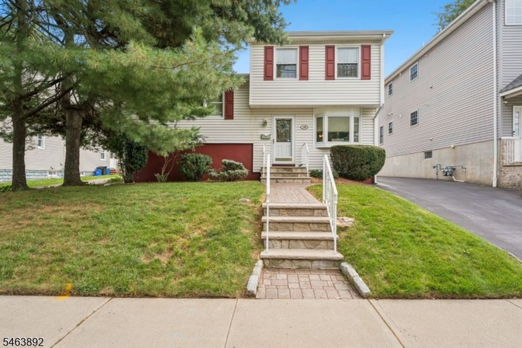195 E Passaic Ave, Bloomfield Twp., NJ 07003 — photo 2