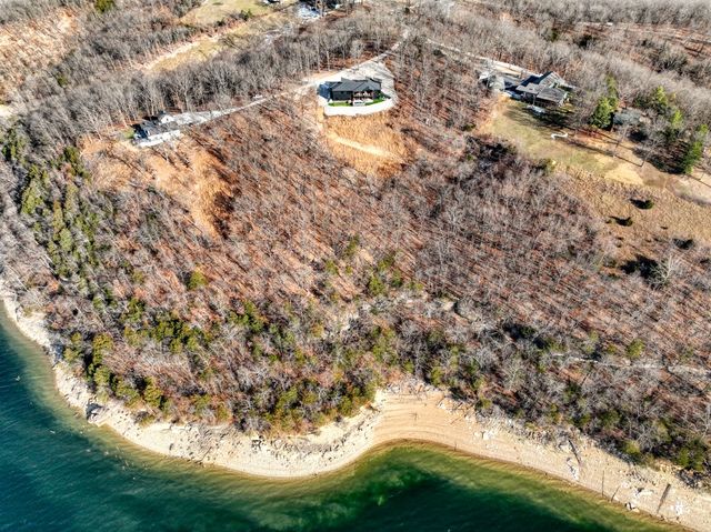 18 The Pointe Drive, Eureka Springs, AR 72631