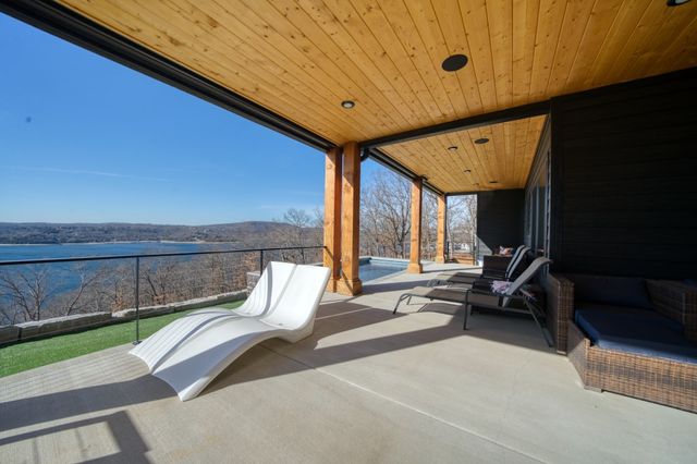 18 The Pointe Drive, Eureka Springs, AR 72631