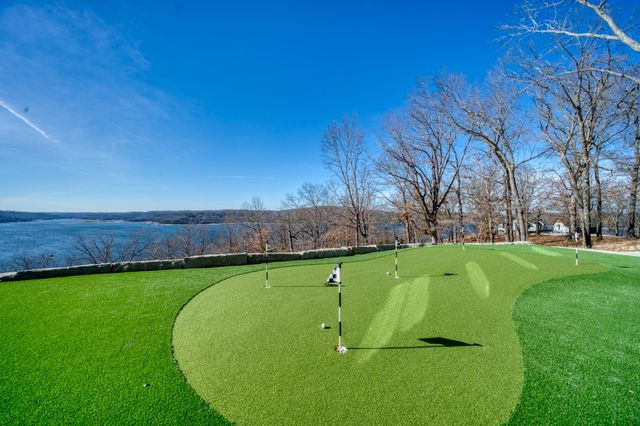 18 The Pointe Drive, Eureka Springs, AR 72631