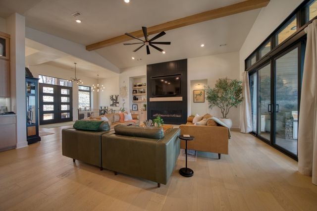 18 The Pointe Drive, Eureka Springs, AR 72631