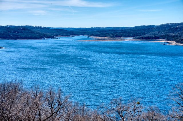 18 The Pointe Drive, Eureka Springs, AR 72631