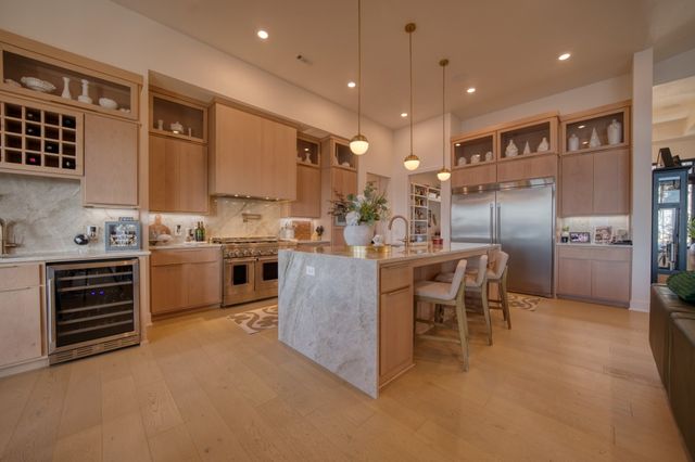 18 The Pointe Drive, Eureka Springs, AR 72631