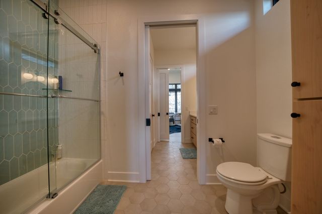 18 The Pointe Drive, Eureka Springs, AR 72631