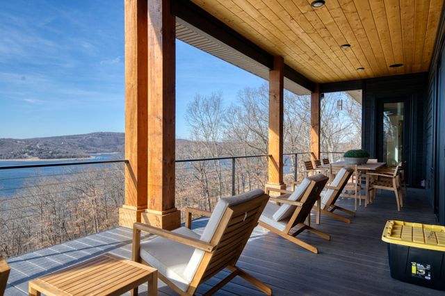 18 The Pointe Drive, Eureka Springs, AR 72631