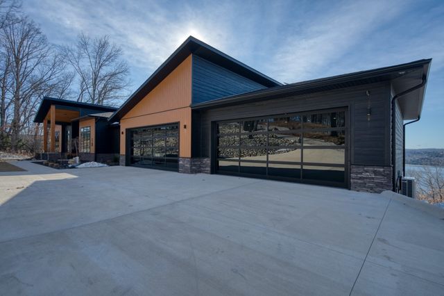 18 The Pointe Drive, Eureka Springs, AR 72631