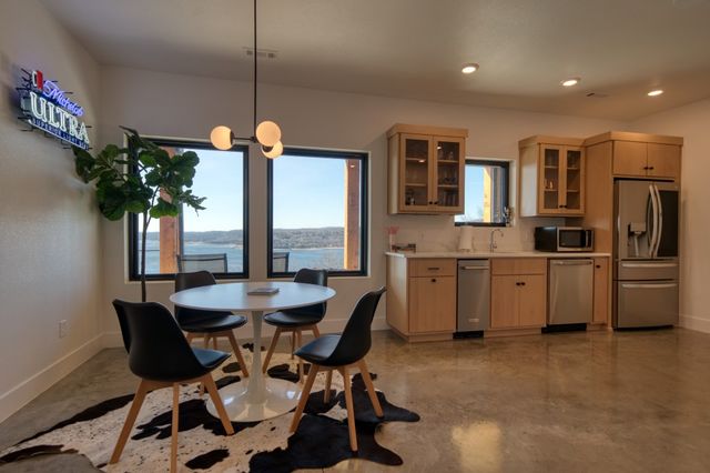 18 The Pointe Drive, Eureka Springs, AR 72631