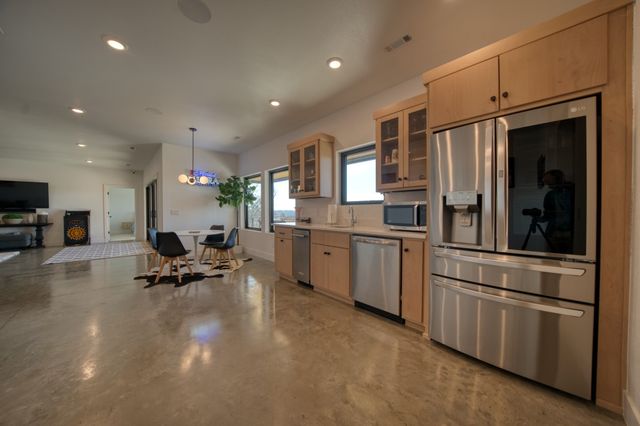 18 The Pointe Drive, Eureka Springs, AR 72631