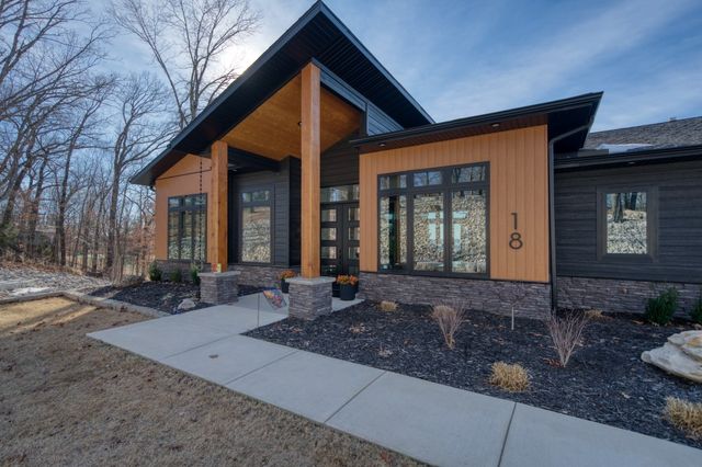 18 The Pointe Drive, Eureka Springs, AR 72631