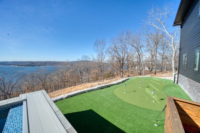 18 The Pointe Drive, Eureka Springs, AR 72631