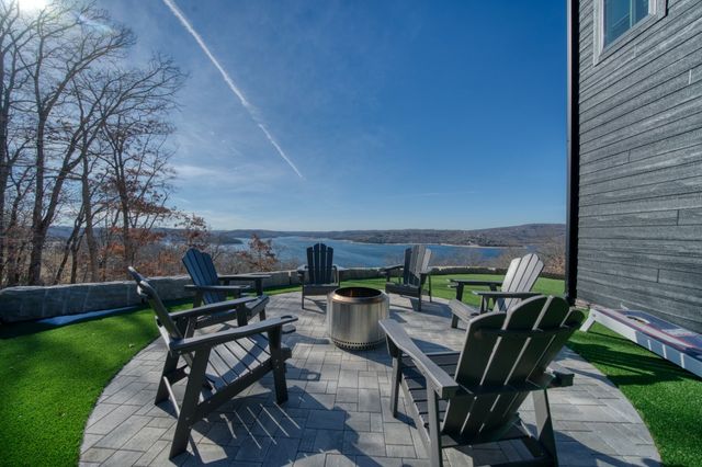 18 The Pointe Drive, Eureka Springs, AR 72631