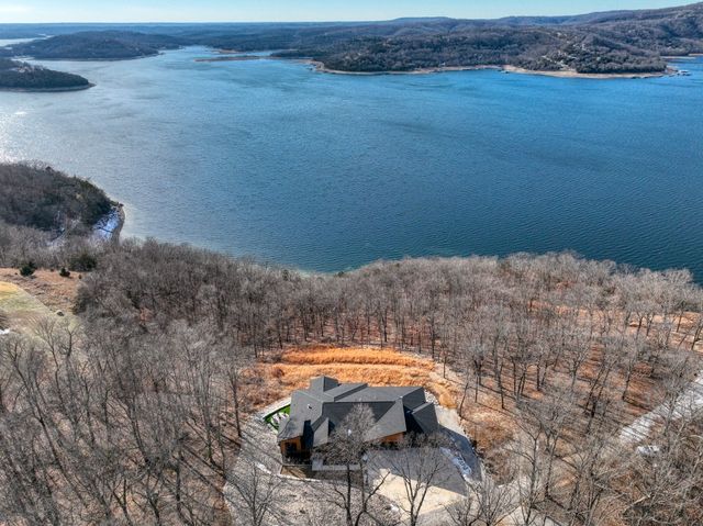 18 The Pointe Drive, Eureka Springs, AR 72631