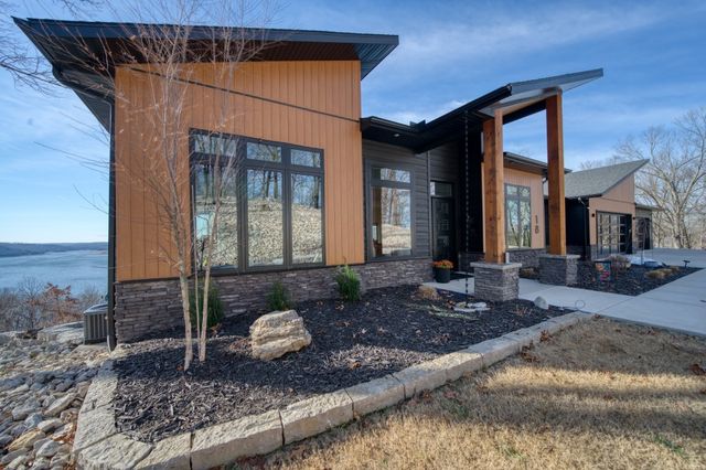 18 The Pointe Drive, Eureka Springs, AR 72631