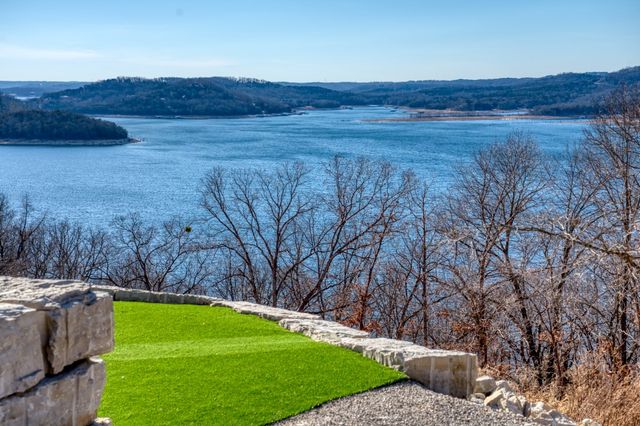 18 The Pointe Drive, Eureka Springs, AR 72631