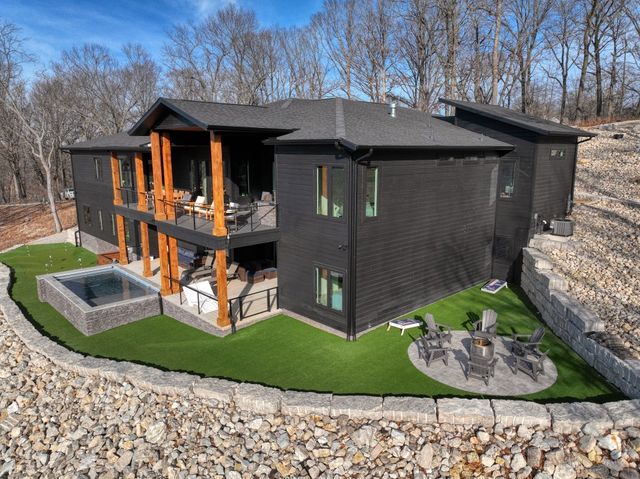 18 The Pointe Drive, Eureka Springs, AR 72631