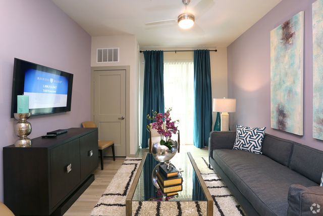 680 E Algonquin Road 1203, Schaumburg, IL 60173