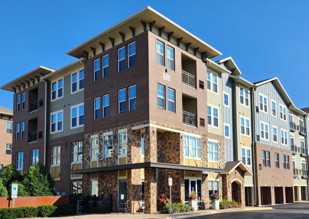 680 E Algonquin Road 1203, Schaumburg, IL 60173