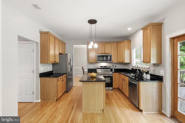 5608 EPPES ISLAND PL, Manassas, VA 20112