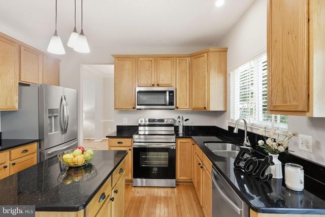 5608 EPPES ISLAND PL, Manassas, VA 20112