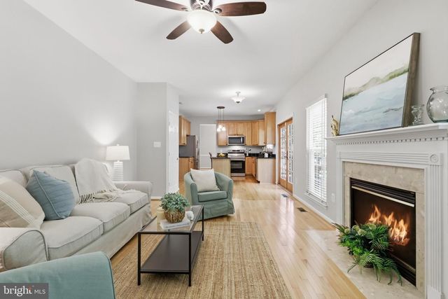 5608 EPPES ISLAND PL, Manassas, VA 20112