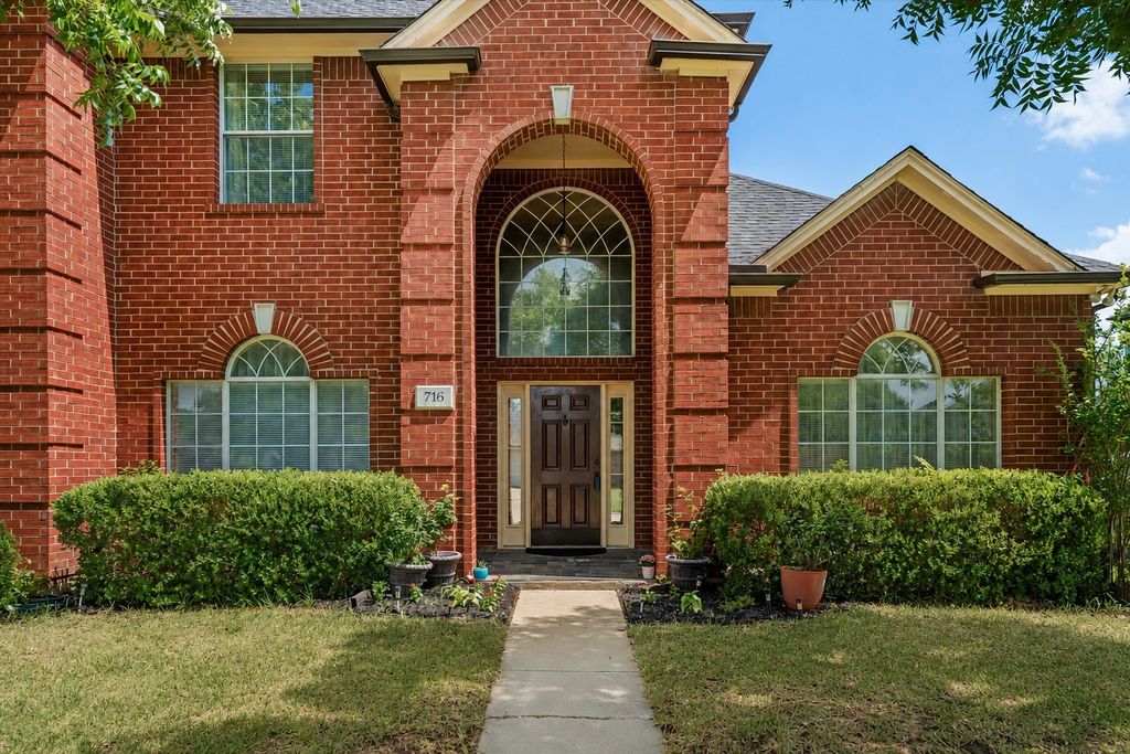 716 Coal Creek Drive, Mansfield, TX 76063