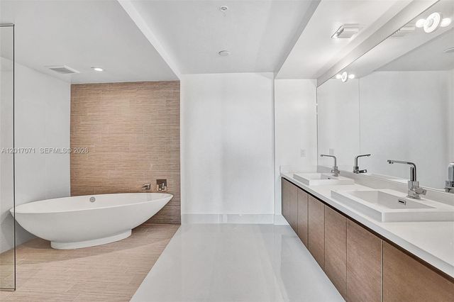 330 Sunny Isles Blvd 5-2205, Sunny Isles Beach, FL 33160