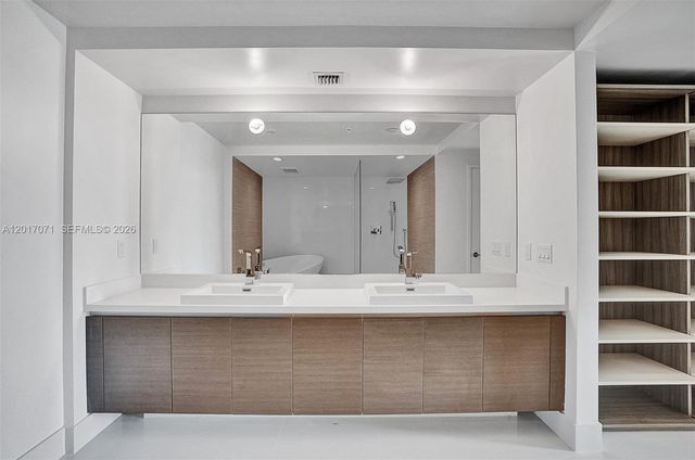 330 Sunny Isles Blvd 5-2205, Sunny Isles Beach, FL 33160