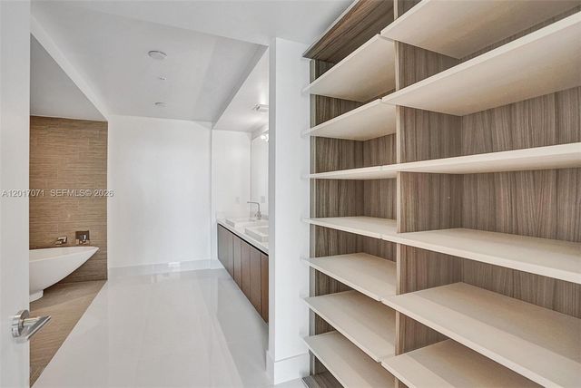 330 Sunny Isles Blvd 5-2205, Sunny Isles Beach, FL 33160